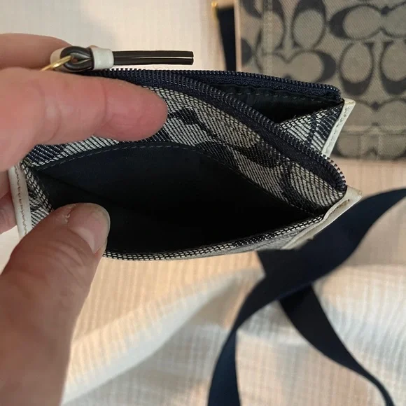 Vintage Coach Print cross body navy/white canvas strap - Picture 5 of 11